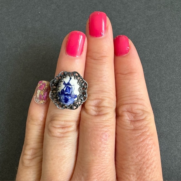 Vintage Delft Blue Ring Dutch Windmill Scene Painted Porcelain Ornate Adjustable - Picture 8 of 10